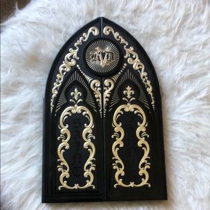 Kat Von D Saint & Sinner Palette